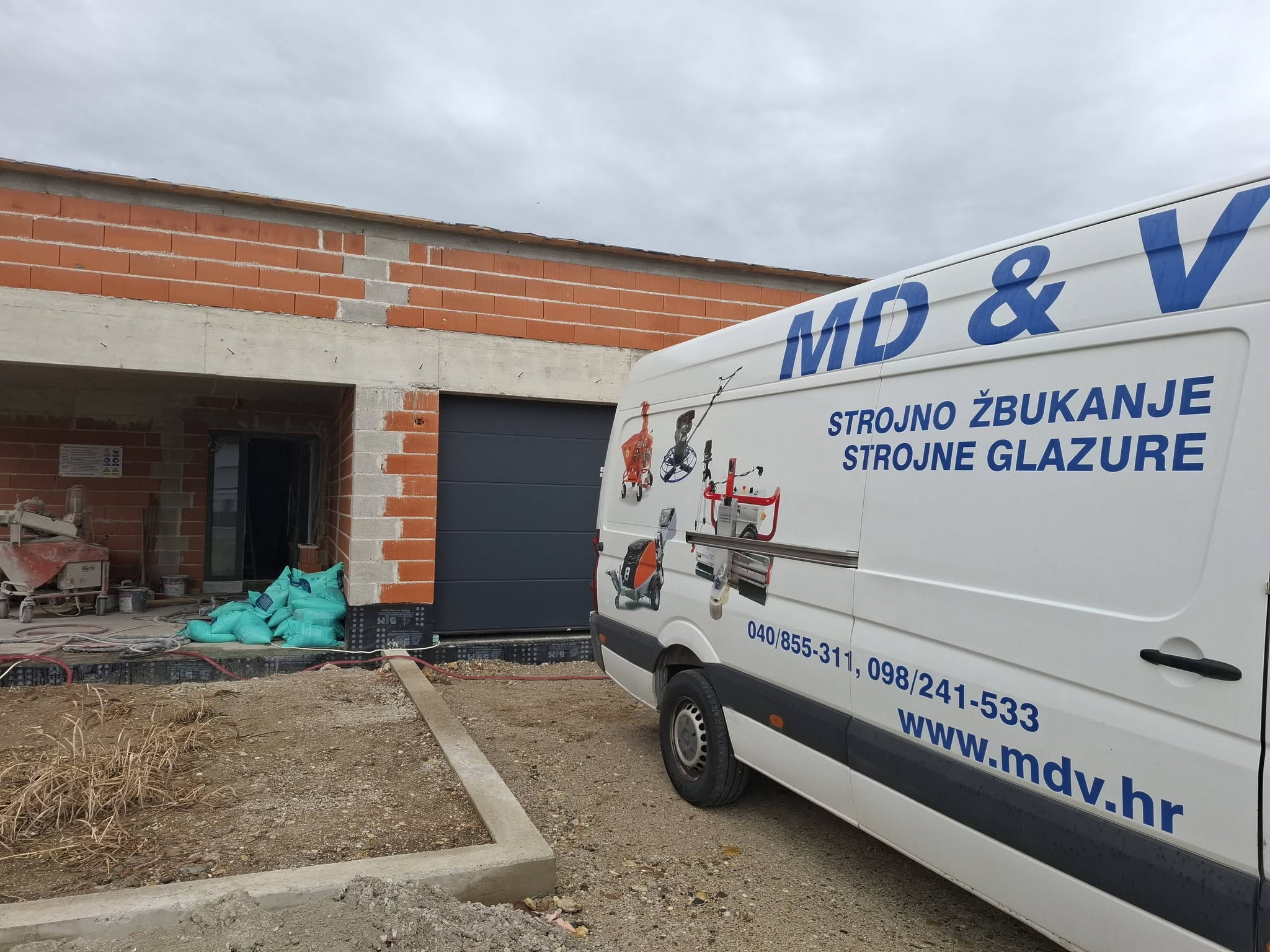 MD & V d.o.o. vozilo i oprema na gradilištu